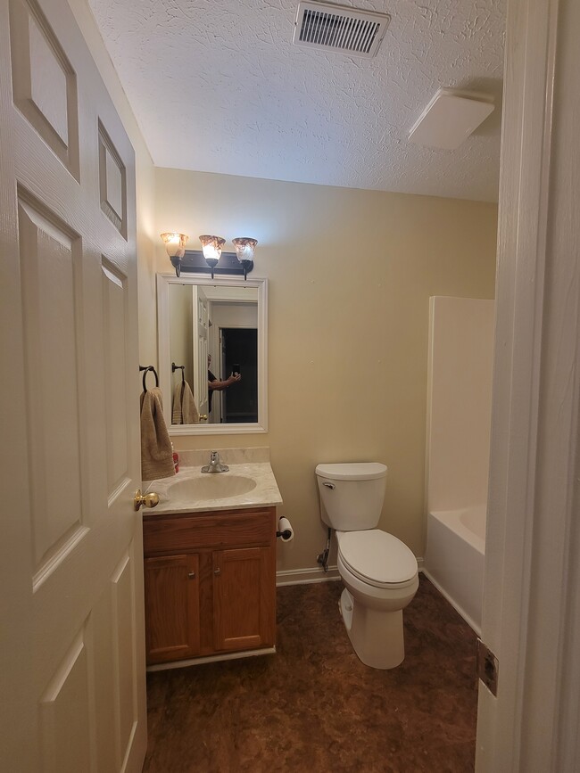 Building Photo - 1216 Pebble Creek Dr