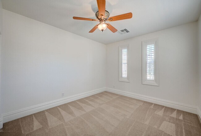 Building Photo - Stunning Rhodes Ranch Four Bedroom