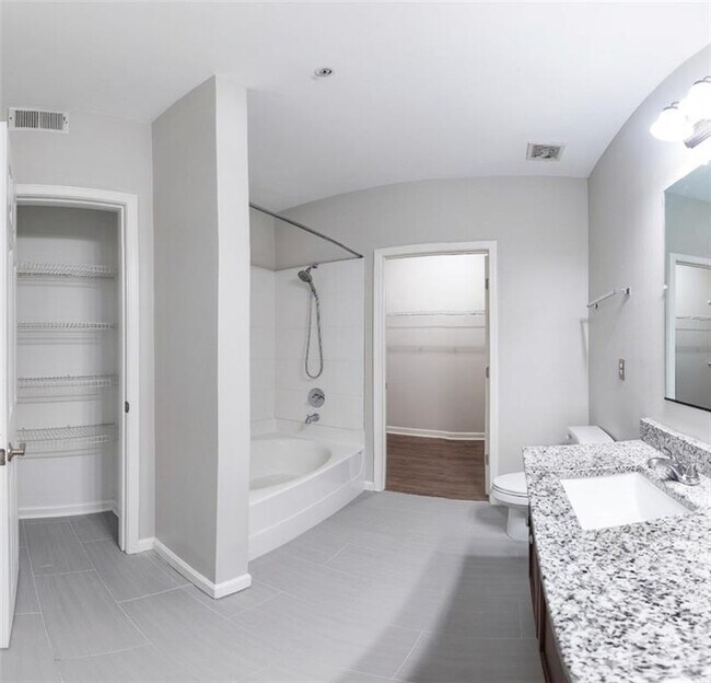 Building Photo - 2700 Pine Tree Rd NE