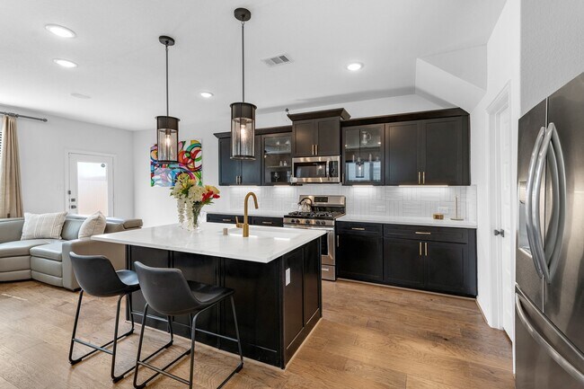 Building Photo - 27903 Western Crk Ct