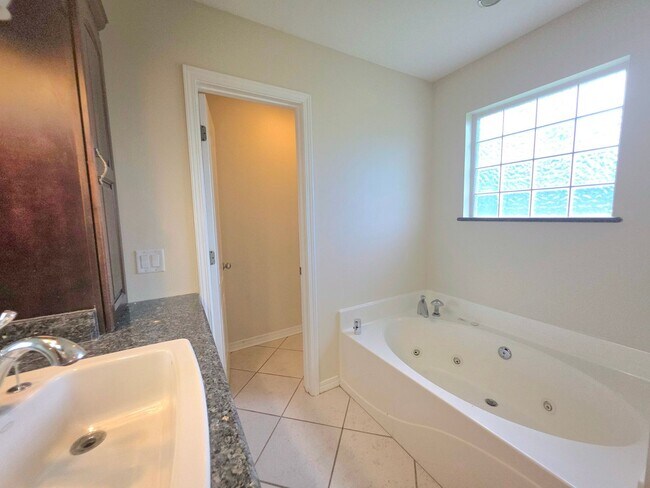 Building Photo - 3/2 Cul-de-Sac Home with Huge Fenced Yard ...