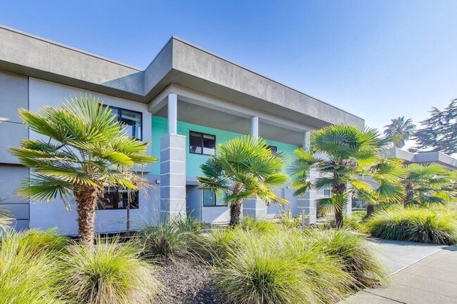 Building Photo - 1662 Hollenbeck Ave