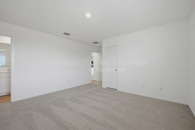 Building Photo - 3719 Longleaf Dr