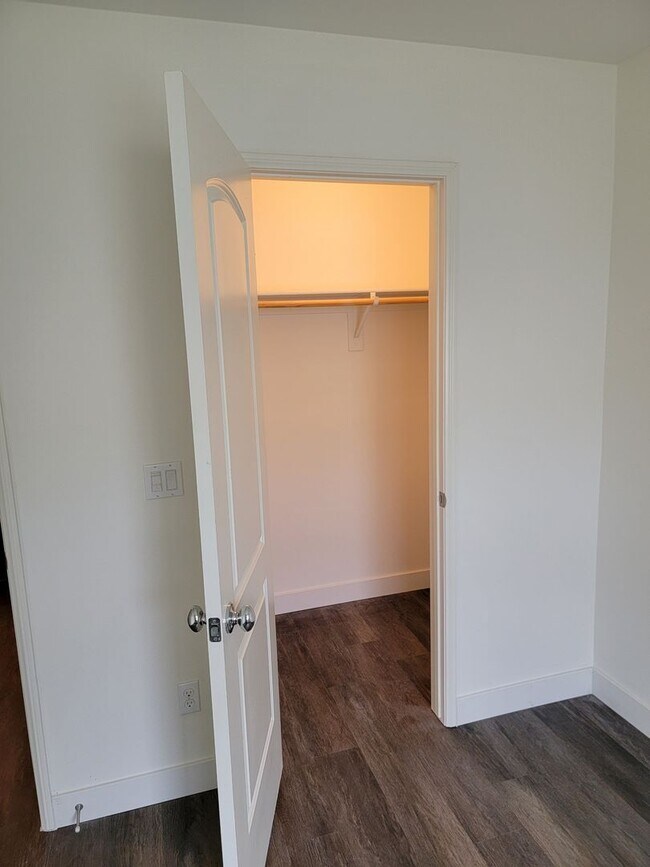 Building Photo - Georgous 4-bedroom, 3-bath detached condo ...