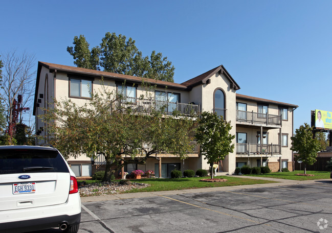 Primary Photo - Chartwell Apartments