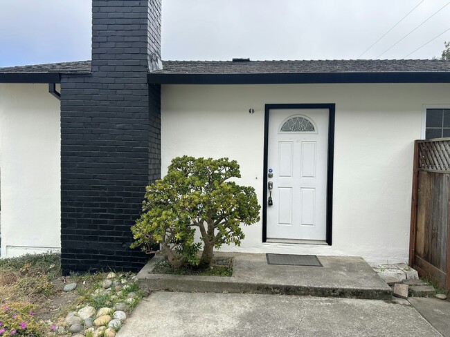 Building Photo - 2921 Fleetwood Dr
