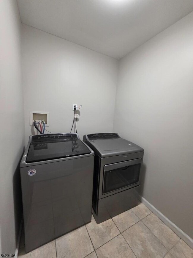 Building Photo - 290 Sussex Ave