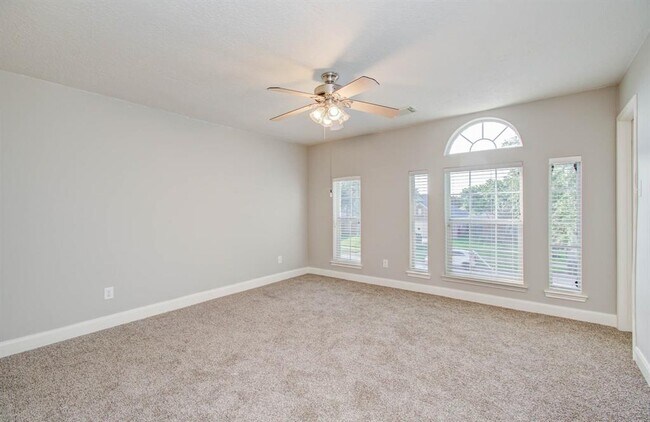 Building Photo - 2210 Waters Edge Ln