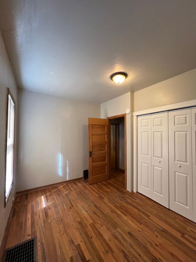 Building Photo - Charming 4 Bed 2 Bath in Gonzaga!!