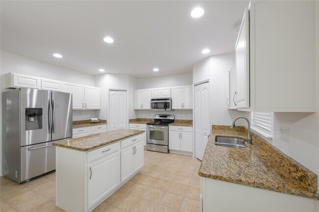 Building Photo - 6147 NW Butterfly Orchid Pl