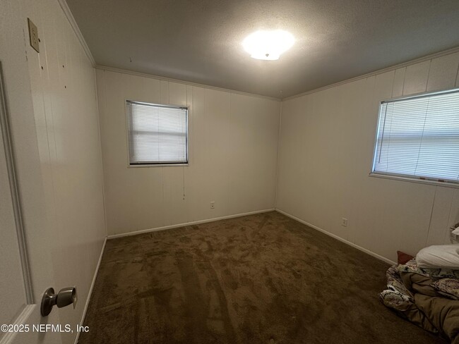 Building Photo - 1662 Hawaii Dr E