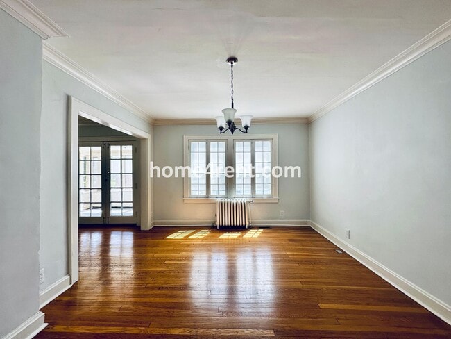 Building Photo - First Level Condo, Just Off the Plaza with...