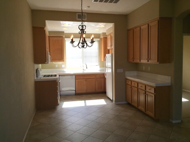Building Photo - Quiet Otay Ranch townhouse, 3bed/3bath now...
