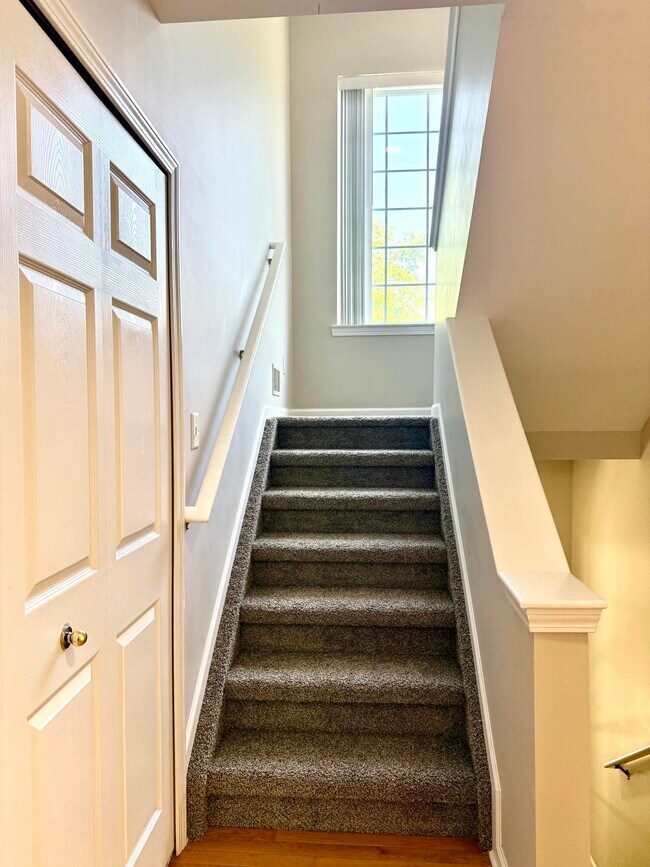 Building Photo - 3083 Promenade Cir
