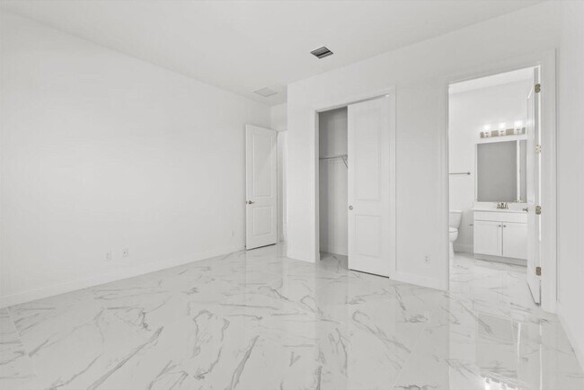 Building Photo - 10264 Field Flower Trl