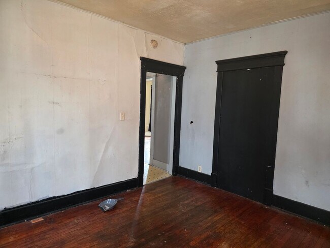 Building Photo - 536 E Center St