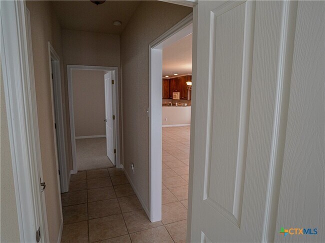 Building Photo - 1651 Hanz Dr