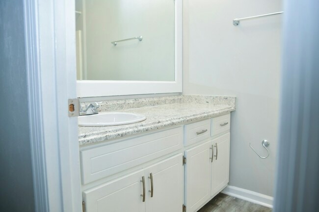 Building Photo - 4889 Old Bainbridge Rd