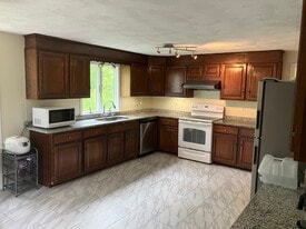 Building Photo - 5 Freeman Cir