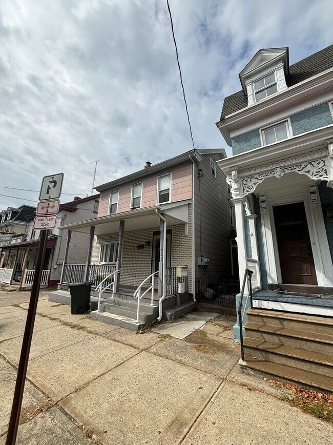 Building Photo - 410 Wyandotte St