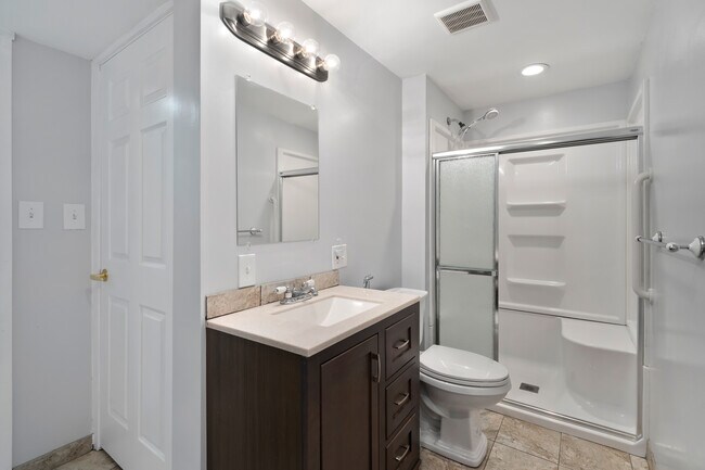 Building Photo - 670 Mystic Pointe Dr