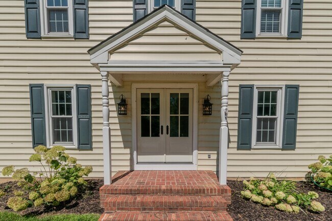 Building Photo - 428 Ingleside Dr
