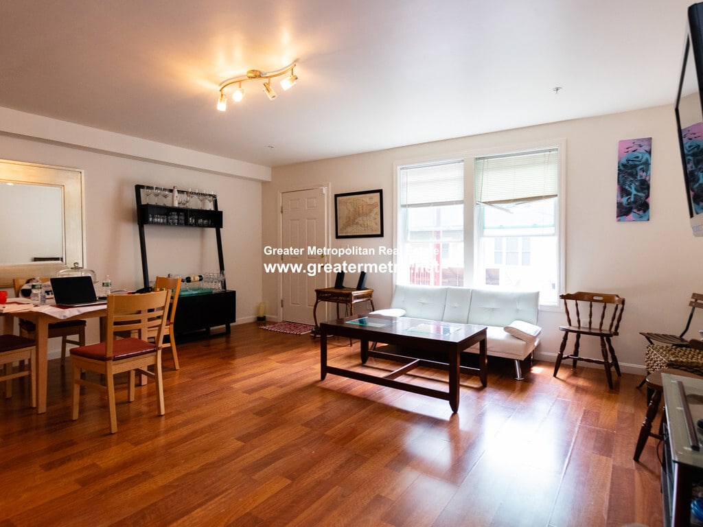 Building Photo - 41 Chelsea St