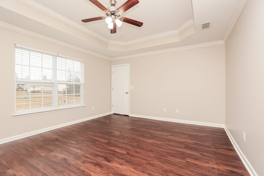 Building Photo - 1025 Lakewalk Dr