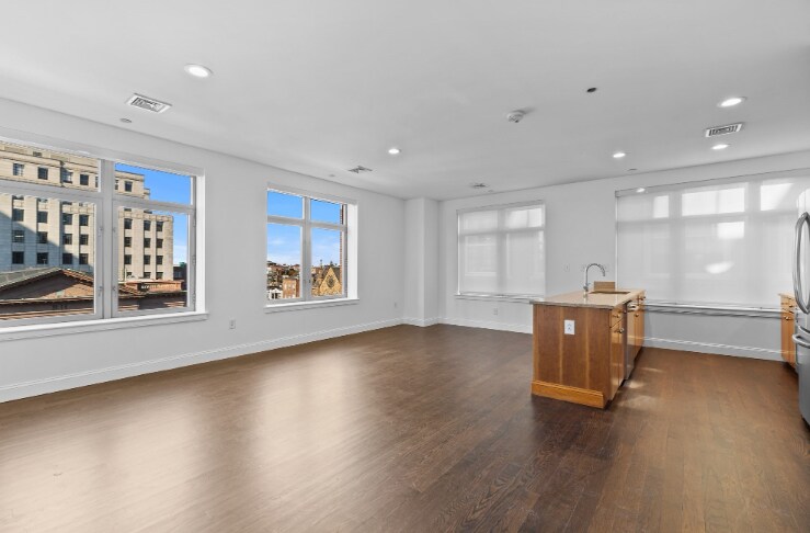 Primary Photo - 425 Boylston St