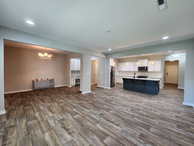 Building Photo - 3 Bedroom Townhome Community on Lake Wylie