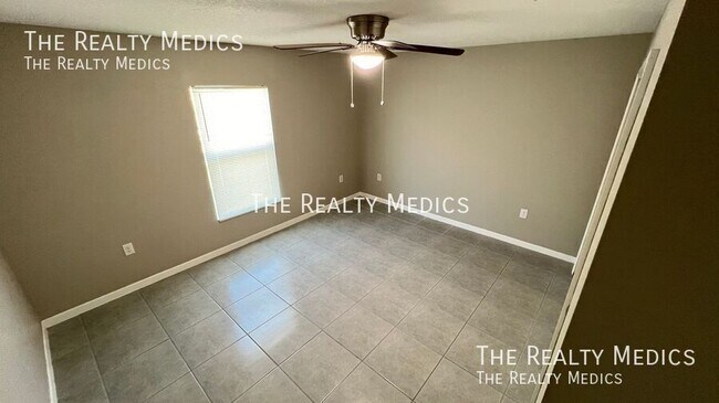 Building Photo - 1550 Pace Dr NW