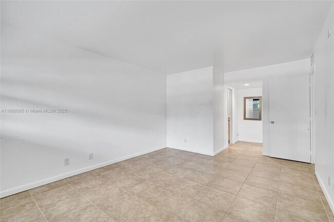 Building Photo - 2940 N Course Dr