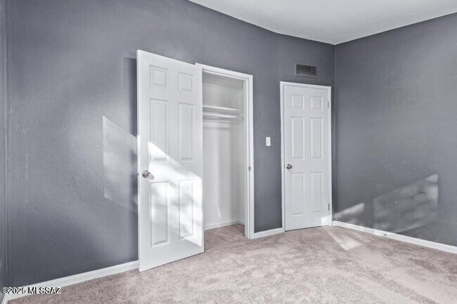 Building Photo - 843 E Alturas St