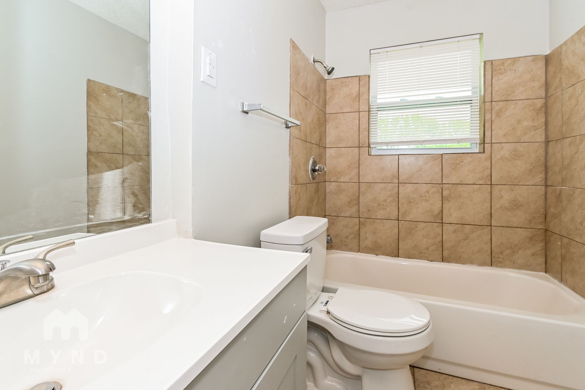 Building Photo - 2890 Briarwood Dr