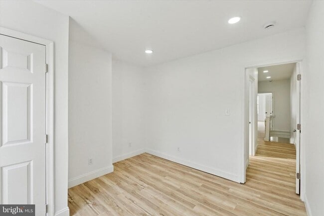 Building Photo - 17 N Millick St