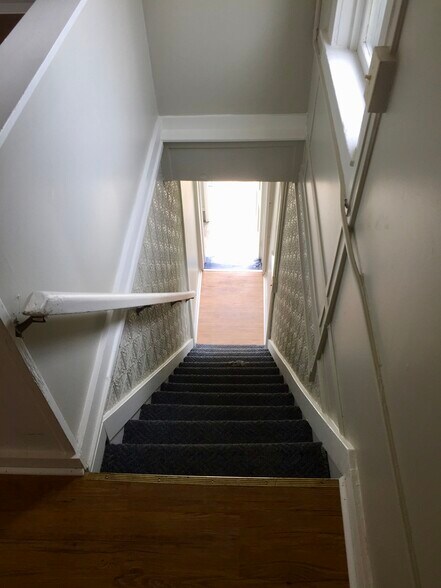 Building Photo - 409 N George St