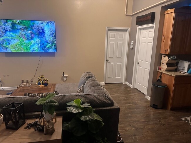 Building Photo - O102 2 Bedroom 2 Bathroom Apartment in Hildale *utilities included*