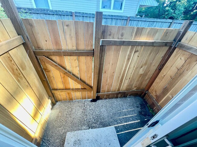 Building Photo - 3139-3143 SE 26th Ave
