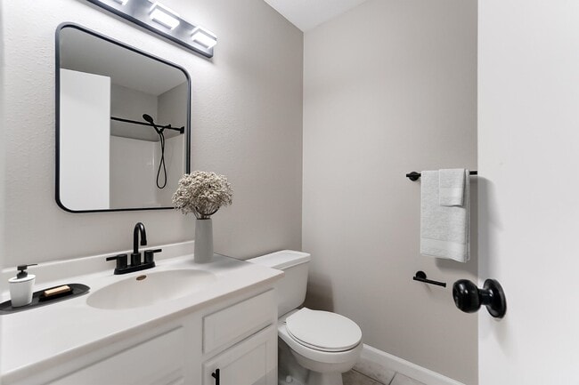 Building Photo - Renovated 3 Bedroom Available at Coral Clu...