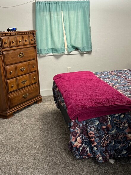 Furnished Bedroom - 801 Miller St