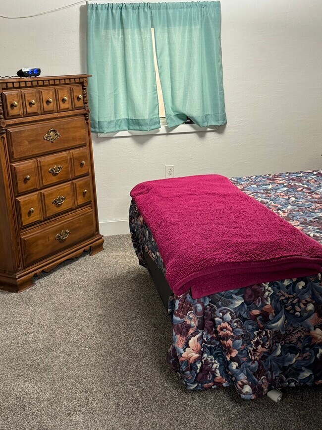 Furnished Bedroom - 801 Miller St