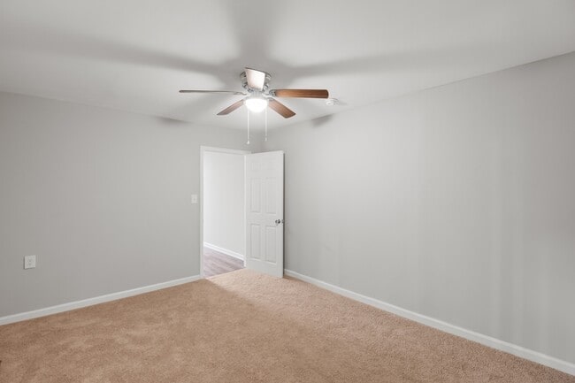 Building Photo - 102 Burdock Cir