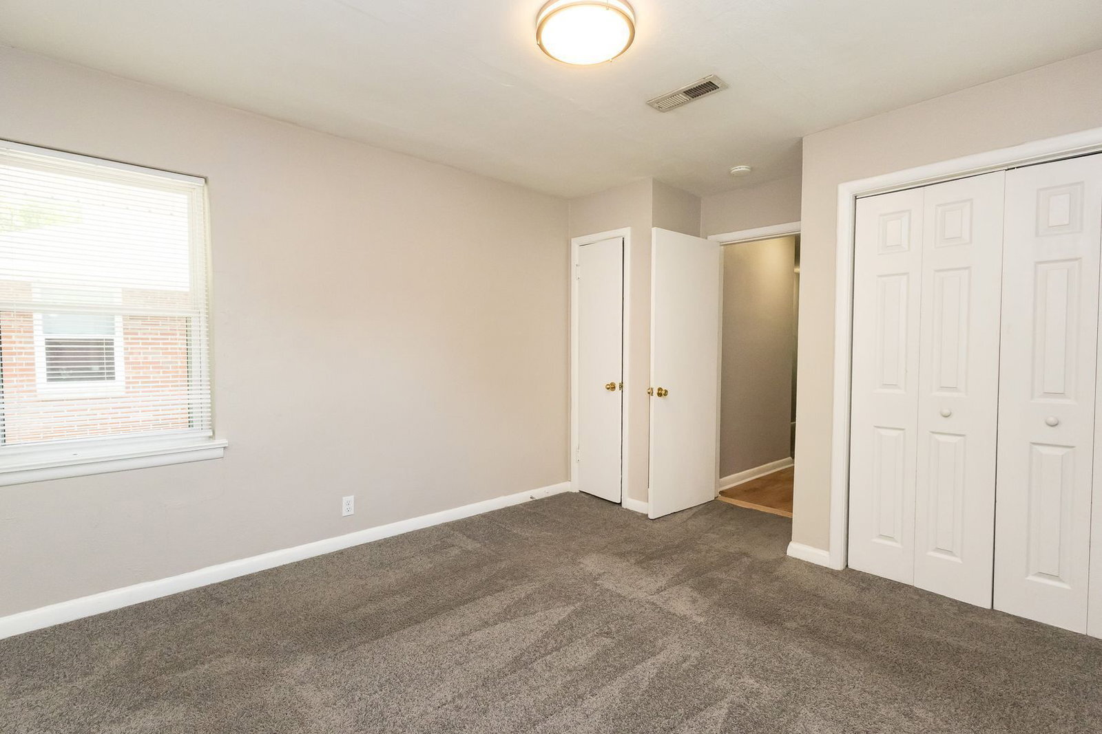 Building Photo - 305 Sunrise Ln