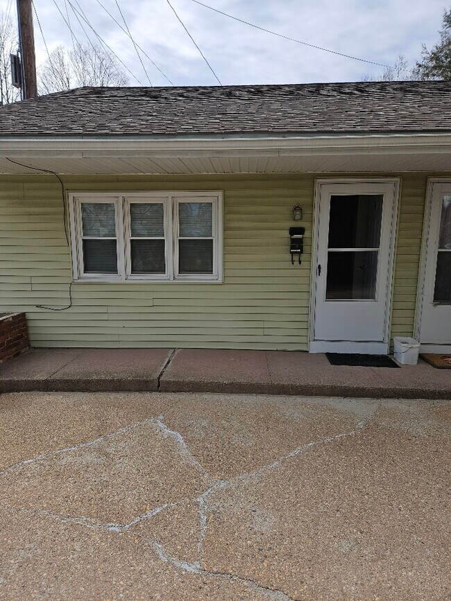 Building Photo - 70 Elm St