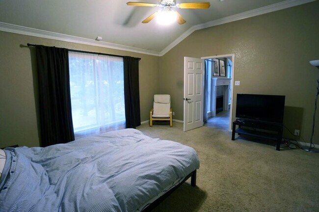 Building Photo - 3224 Burks Ln