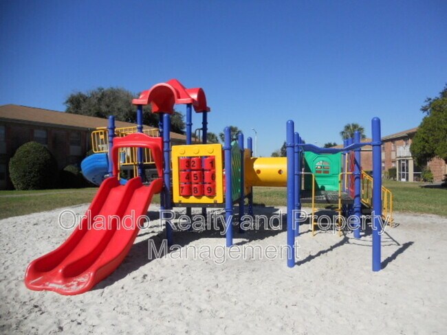 Building Photo - 492 Banyon Tree Cir