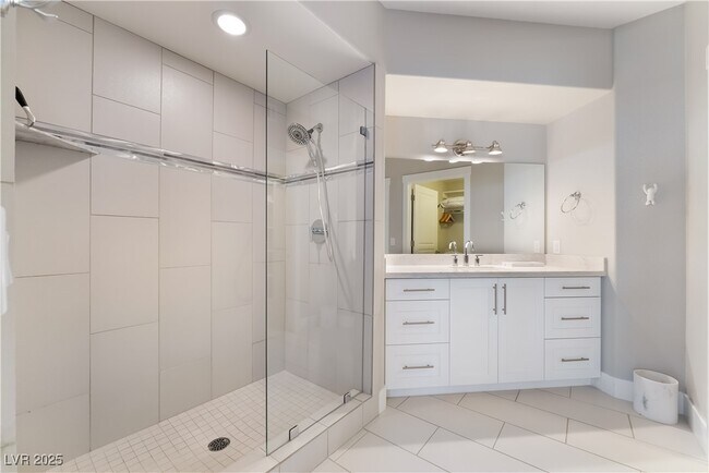 Building Photo - 2555 Hampton Rd