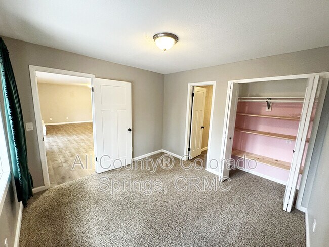 Building Photo - 460 Wintery Cir N