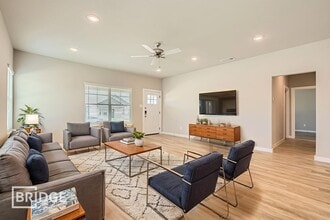 Building Photo - A1- Albany Plan