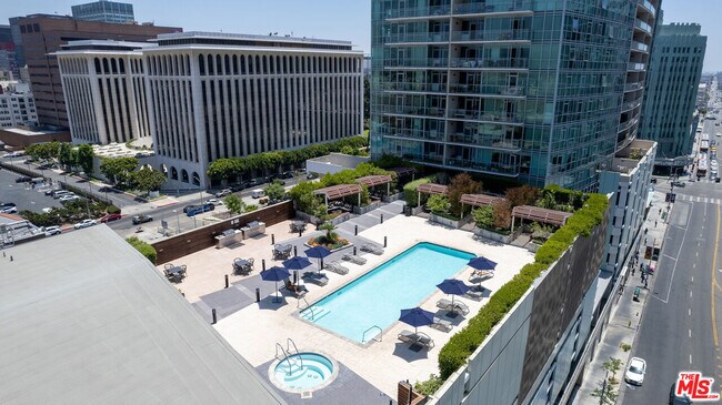 Building Photo - 3785 Wilshire Blvd